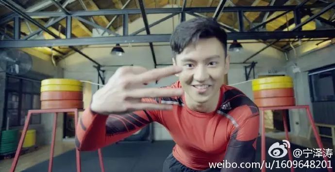 耐克VS阿迪达斯,谁在风口