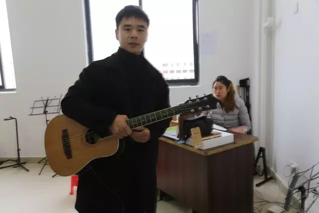 大学开店创业好项目_大学生眼镜店创业项目_大学生学校创业项目