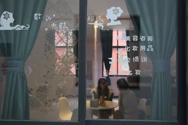 大学生学校创业项目_大学开店创业好项目_大学生眼镜店创业项目