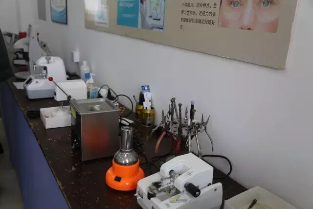 大学开店创业好项目_大学生眼镜店创业项目_大学生学校创业项目