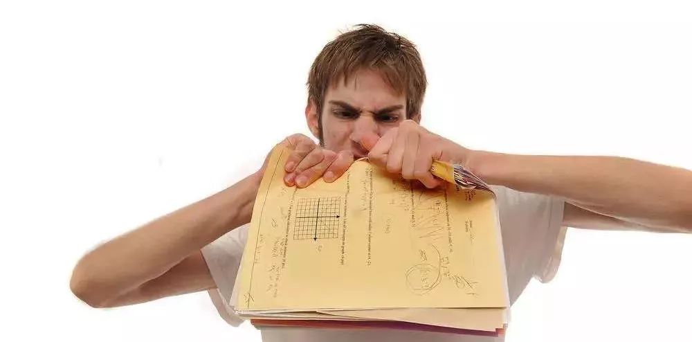 "甚至生气地把孩子的作业撕了.