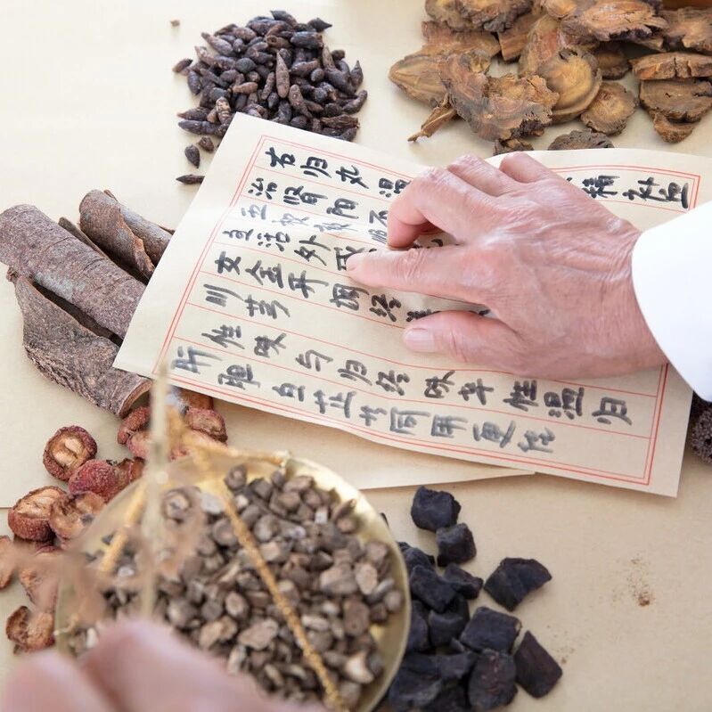 反复上火，身体却怕冷？一个药方，清上温下，可治上热下寒！