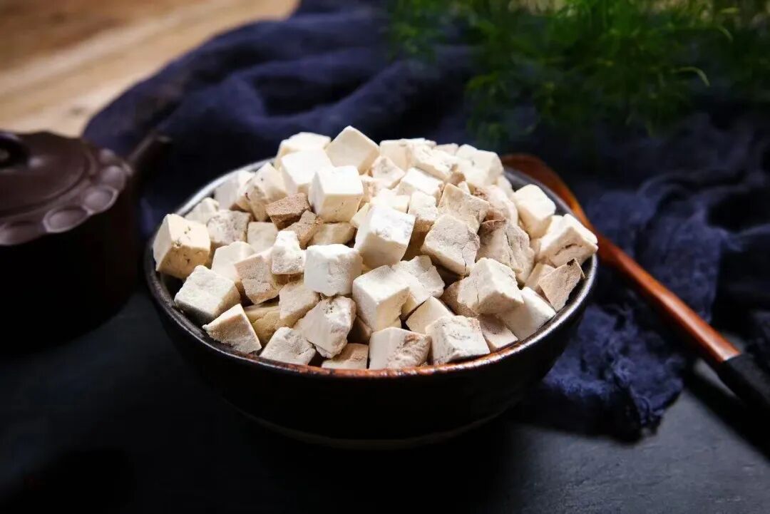 脾虚湿气重及痰湿体质，常用这六味药，健脾祛湿又和胃！