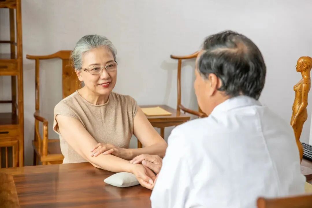 寒湿淤体质的人更易老，这个中医妙招，温经通络，让你更显年轻！