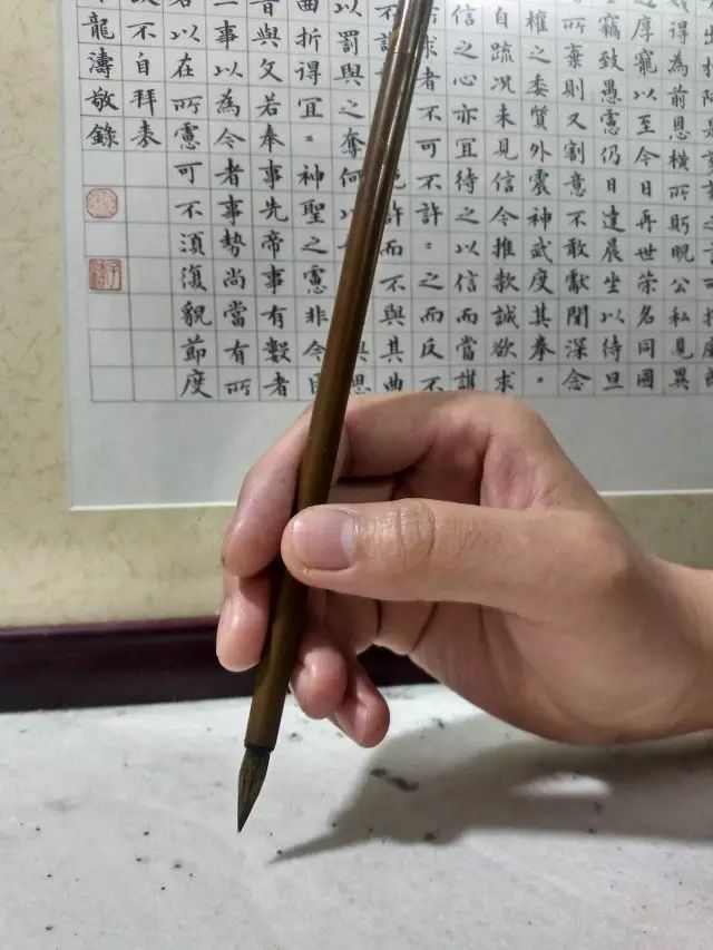 瓜瓜斋:练书法,怎样拿毛笔才算合理?