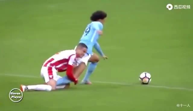 笑死裁判的犯规！