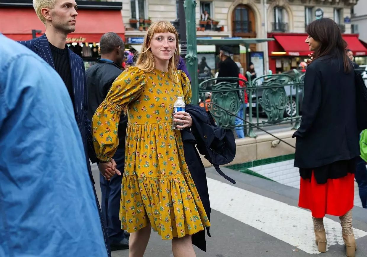 巴黎時裝周街拍 | 酷女孩們都穿典雅長袖洋裝 親子 第10張