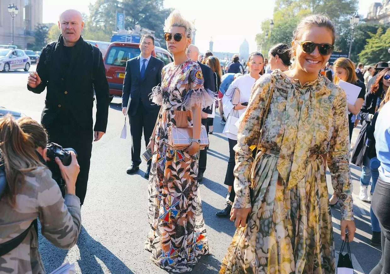 巴黎時裝周街拍 | 酷女孩們都穿典雅長袖洋裝 親子 第12張