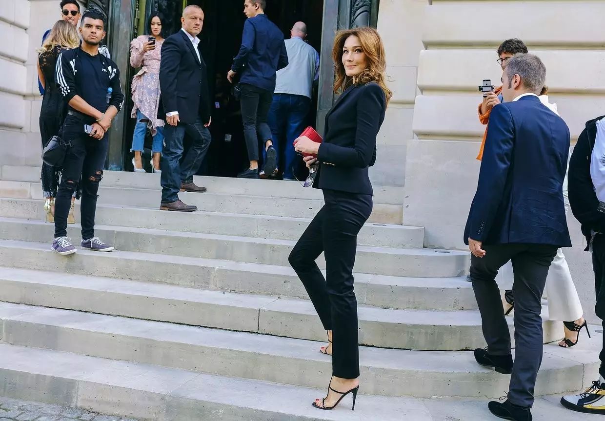 巴黎時裝周街拍 | 酷女孩們都穿典雅長袖洋裝 親子 第24張