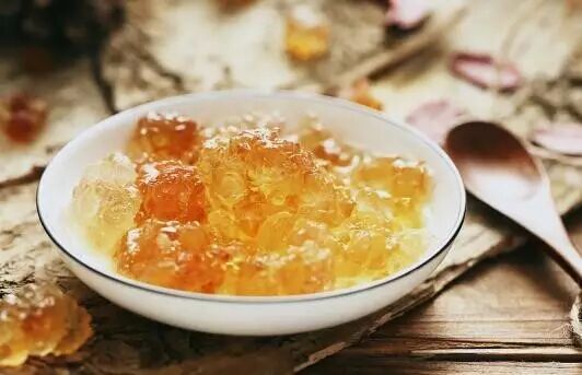 桃胶吃法大全~让皮肤更水润。