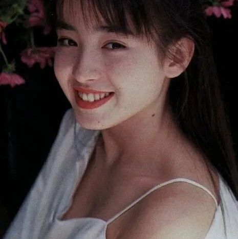 可怜的宫泽理惠,17岁大红却遭亲妈毁半生,她如何成功逆风翻盘