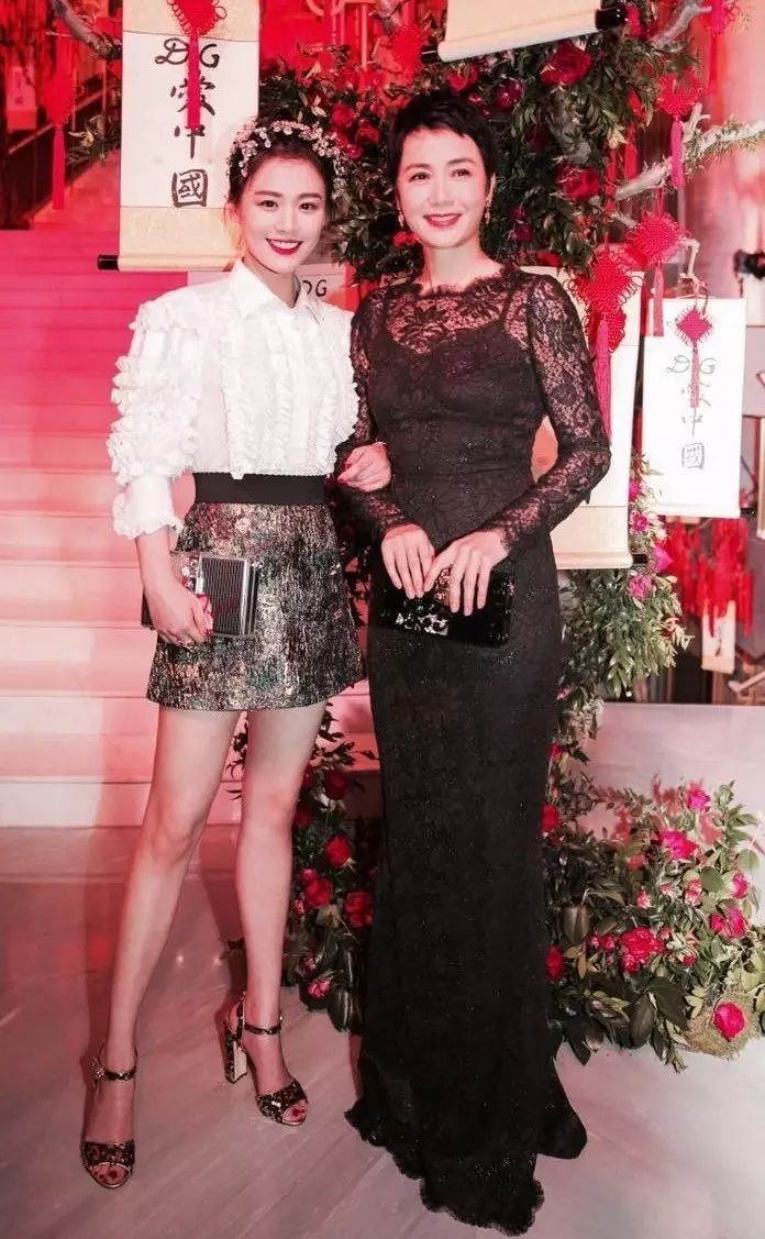 蒋雯丽与马思纯受邀出席 dolce&gabbana 大秀