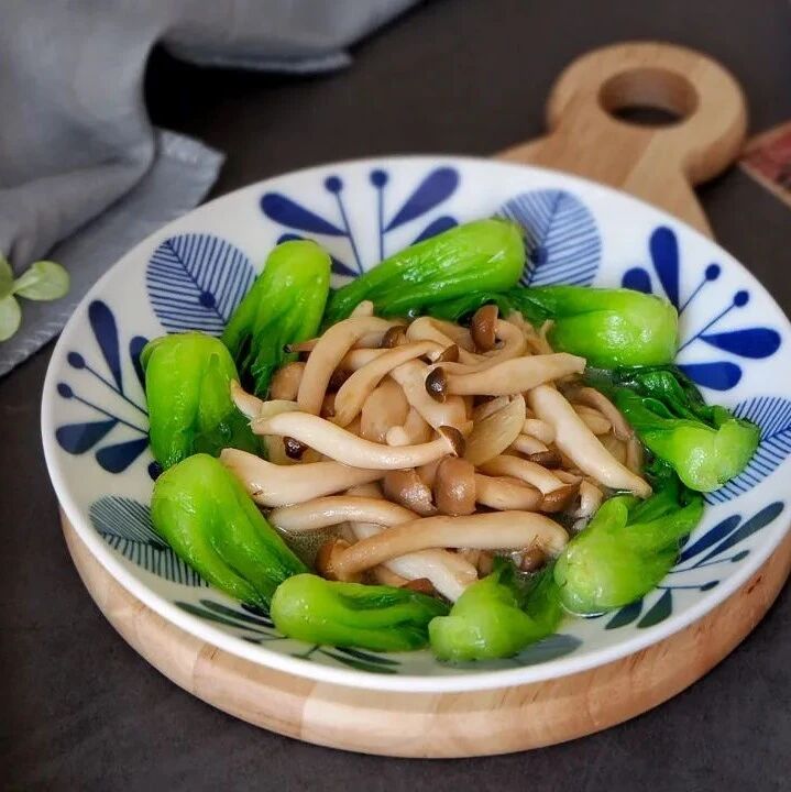 这些蔬菜是“补钙小能手”，容易买到价格不贵，附上8道菜谱！