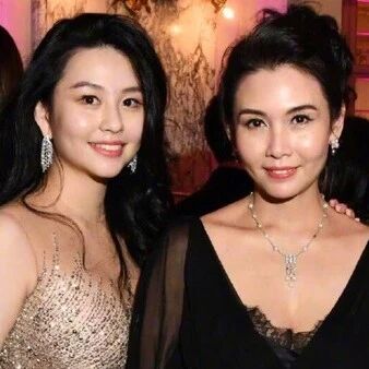 邱淑贞女儿跨国追星郎朗夫妇,与吉娜同框脸小一圈,千金气质超群!