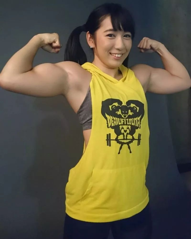 这个身高1米5的日本妹子变成肌肉萌妹子后.感觉一拳