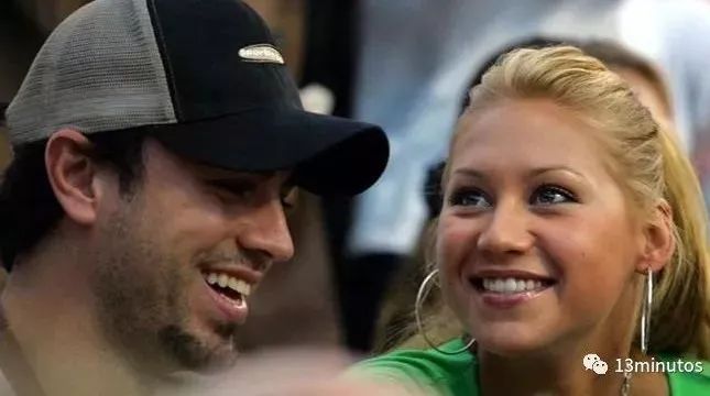 【A2】Enrique Iglesias y Anna Kournikova, padres de mellizos