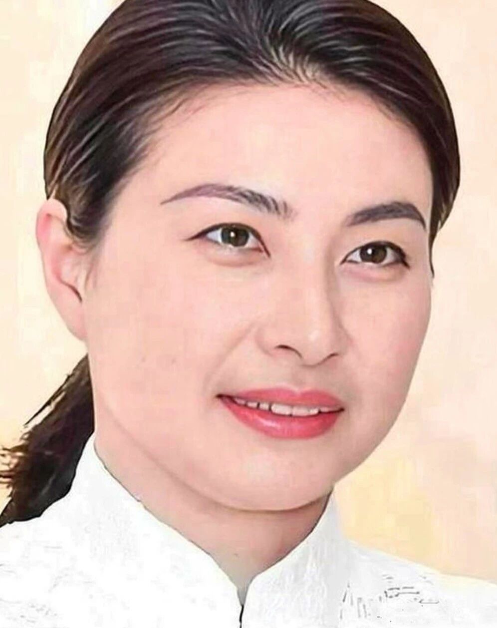 郭晶晶有过三段感情:第一段:河北保定人 王克楠,身高一米六八,可惜33岁就没了