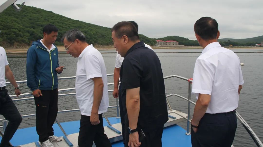 副市长镜管委党工委书记齐忠彦深入镜泊湖开展湖长制巡湖工作