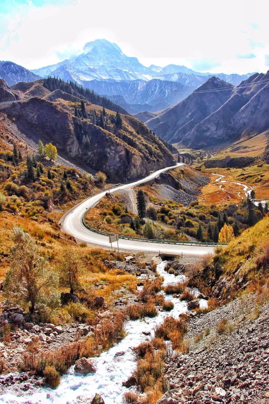 知道独库公路名号的很多人说,这条路其实才是中国最美的景观大道,风景