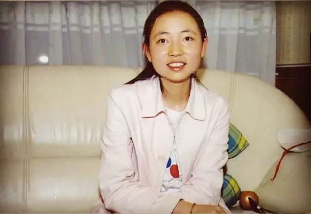 而她的母校