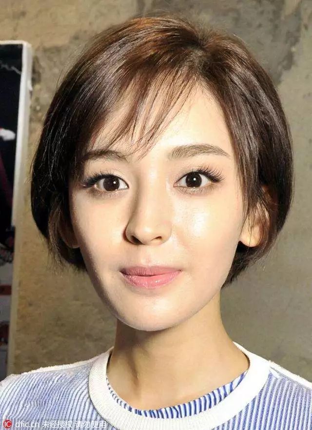 女生颚骨的角度决定了适合长or短发,颚骨的角度会影响女生耳垂到下巴