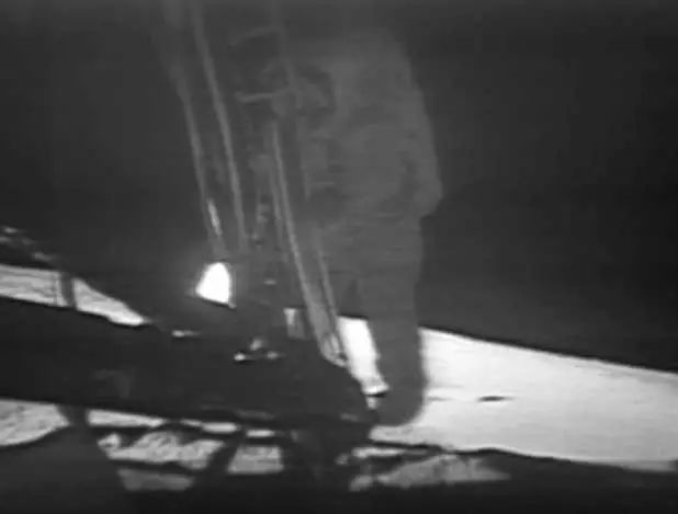人物 | 那张著名登月照和月球上的脚印，不是阿姆斯特朗的，而是他的！ - 8