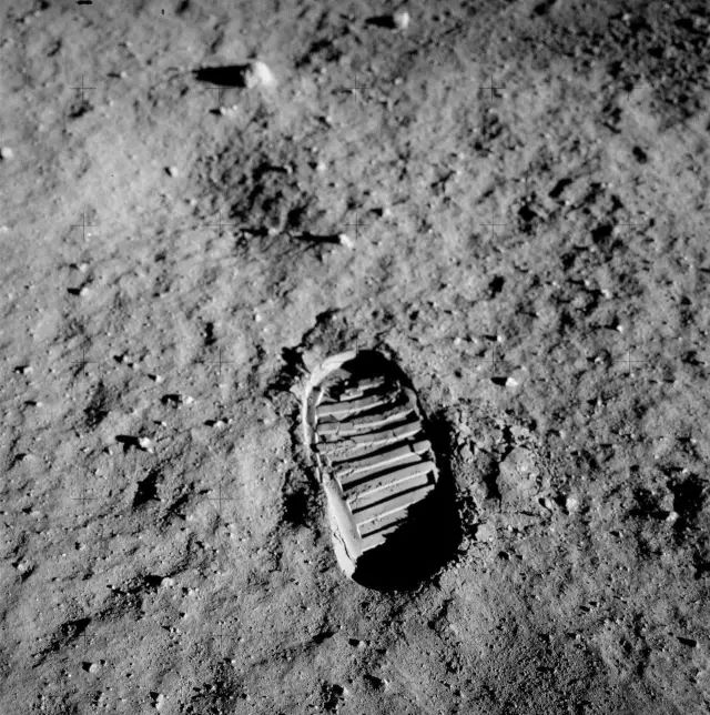 人物 | 那张著名登月照和月球上的脚印，不是阿姆斯特朗的，而是他的！ - 4