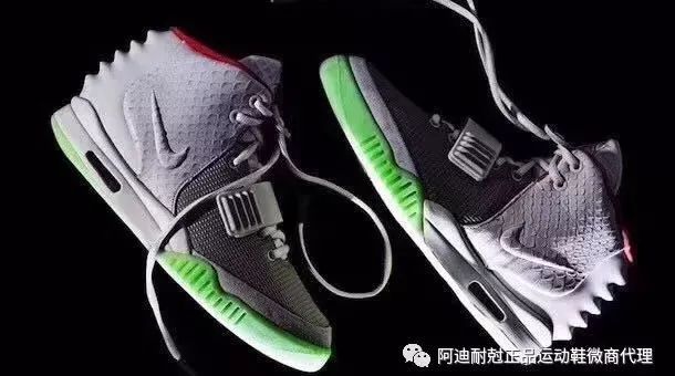 坎耶·维斯特联名,Kanye West xNike Air Yeezy II NRG 椰子二代中帮纪念球鞋“3M狼灰椰子”!