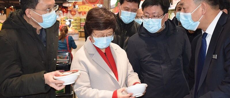 王旭看望慰问坚守岗位的一线工作者