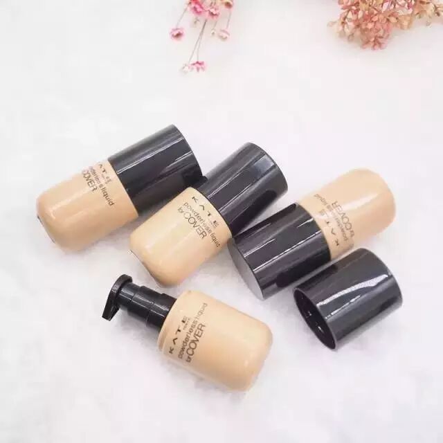 kate这款粉底液超级神奇哒～它的防晒值：spf20，pa++！上脸15s，能够转化为干燥粉末。