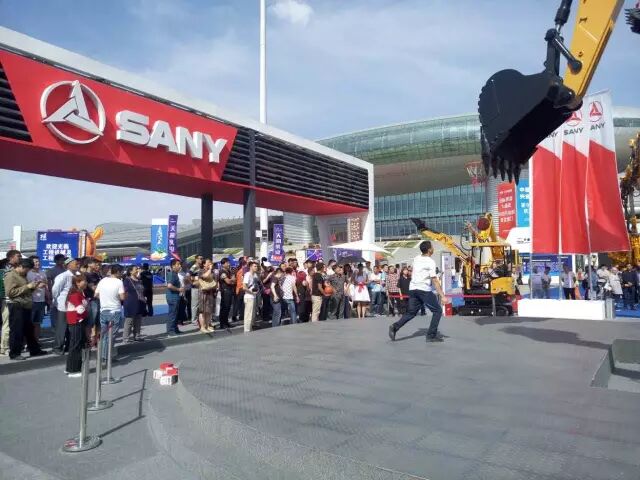 亚欧博览会首日，三一销售百万煤.jpg