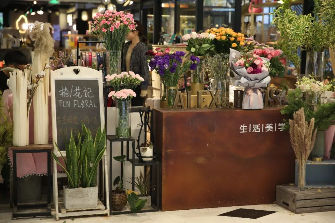 探店| "不爱回家的人,都在北京的网红花店里"