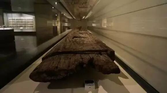 南京出土的11米长的木舵杆