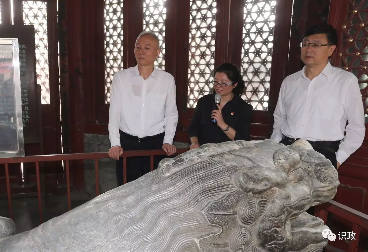 蔡奇、陈吉宁察看万寿寺文物掩护情形