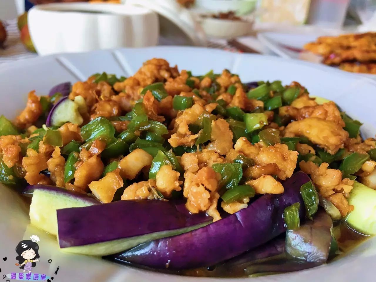 第519天:辣白菜火腿手抓饼 青椒肉末蒸茄子 干果黑芝麻糊 水果