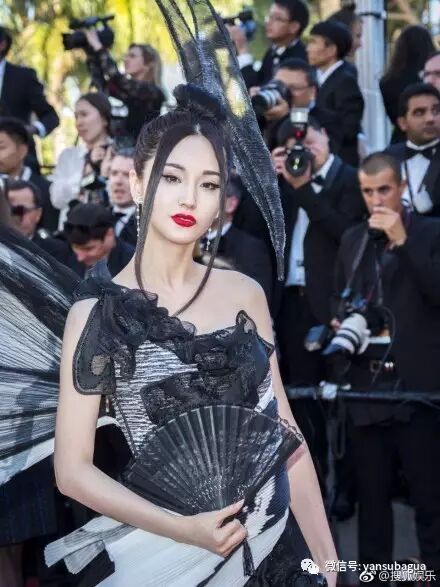 网红占领戛纳红毯好尴尬，女明星蹭红毯也没啥…
