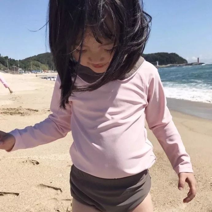 这个小女孩照片火了,看完又又又又想生女儿了