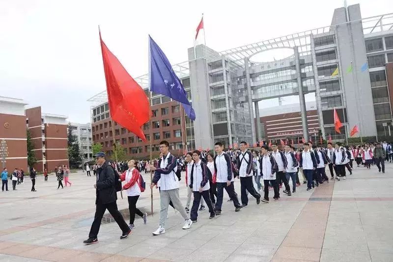 五省级武汉市第一批学校v省级高中高中录取分数线,以及各校录取分数线申请美国大学_年来中国毕业证翻译需要图片