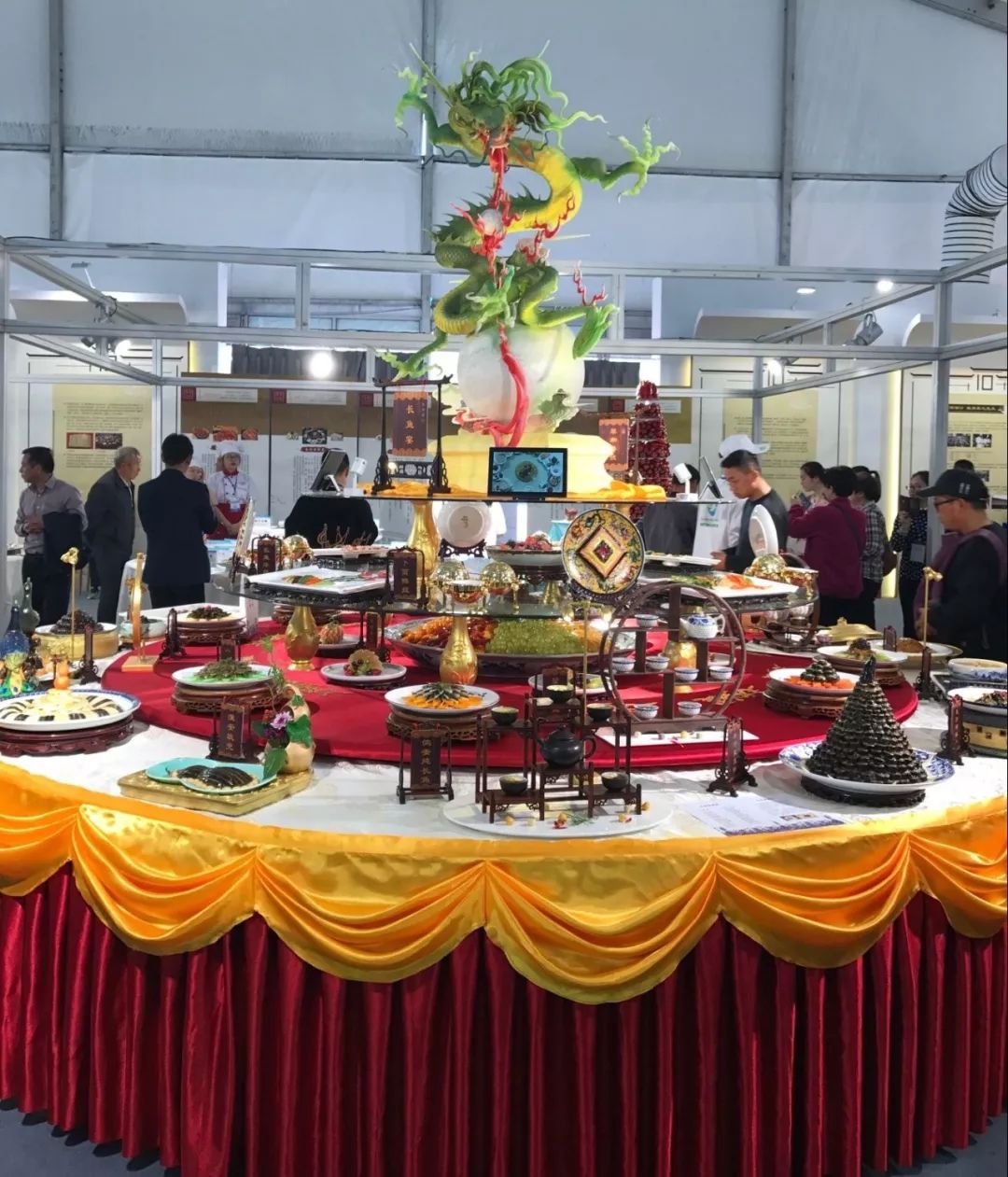 翠和餐饮·长鱼宴惊艳中国(淮安)国际食品博览会