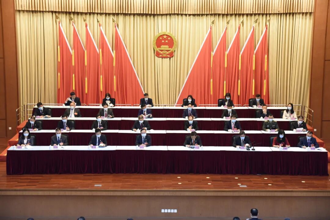 执行主席邱泽军,李灿坚,虞卫旗,李汉森,罗婉玲,姚碧连,何树新在主席台