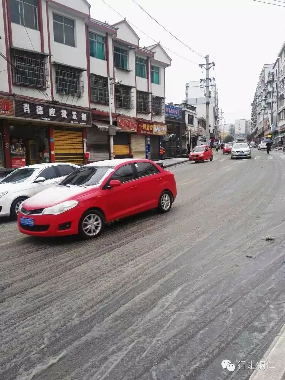 铜仁下雪啦!万山镇和大兴镇迎来今冬第一场雪 气温降至零下1.8