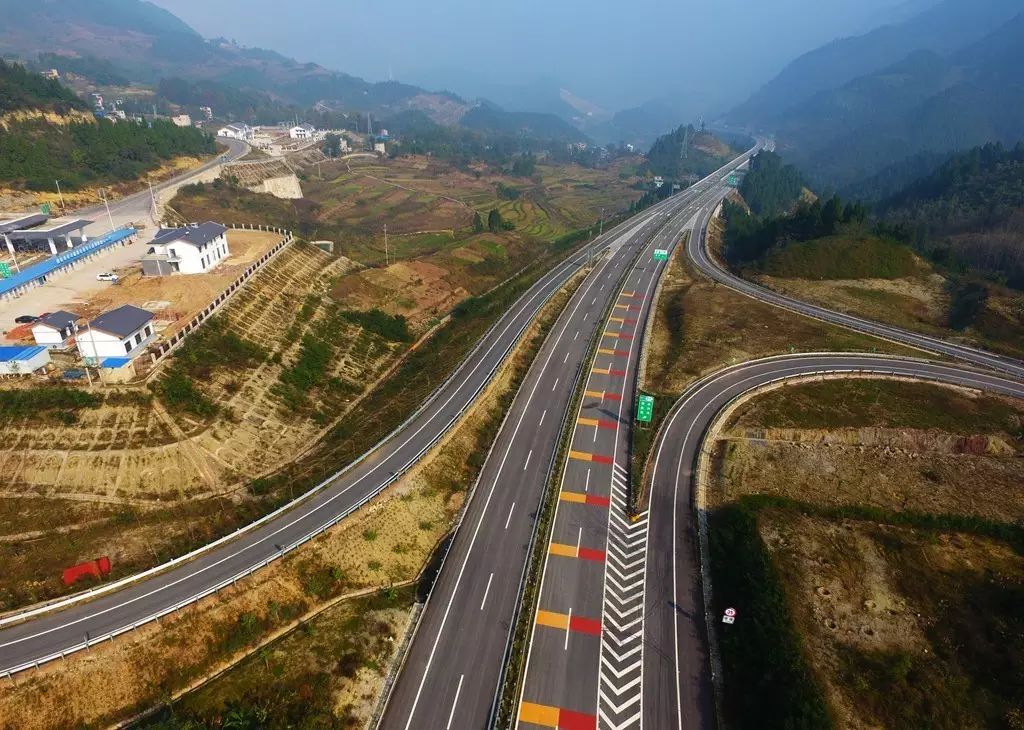 上个月的最后一天,重庆沿江高速公路忠县至万州段项目顺利通过了建设