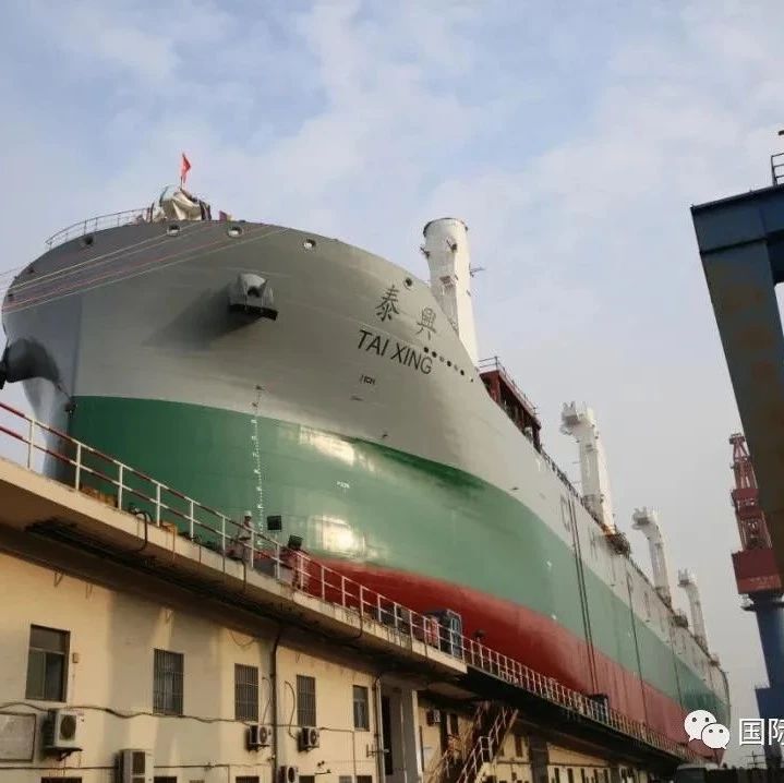 国际船舶海工网全球最大载重吨多用途重吊船在江苏下水，重大件工程物流将再添生力军