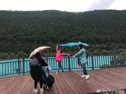 听说武汉妈妈旅游时的画风,是这样的……