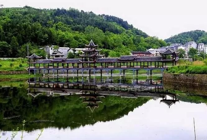 建始县花坪镇小西湖村