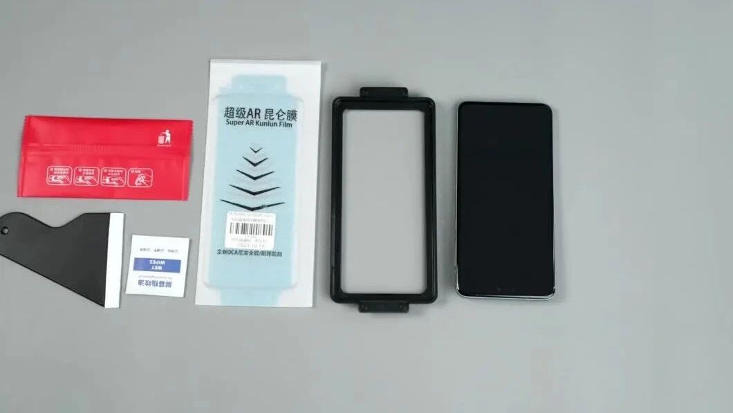 手把手教你正确粘贴手机钢化膜，简单几步轻松搞定无气泡贴膜技巧