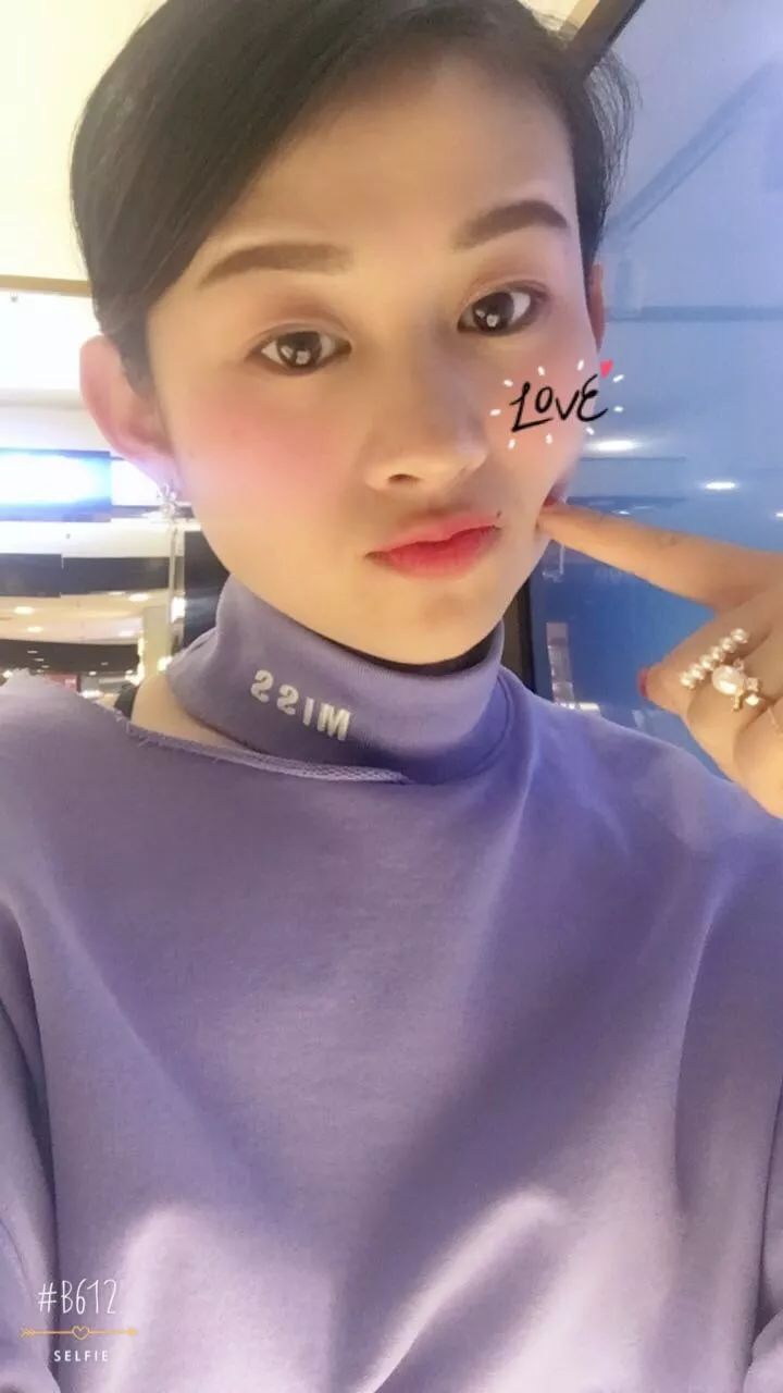 封面人物 姓名:文静 年龄 : 26 星座 : 狮子座 职业 : 未公开