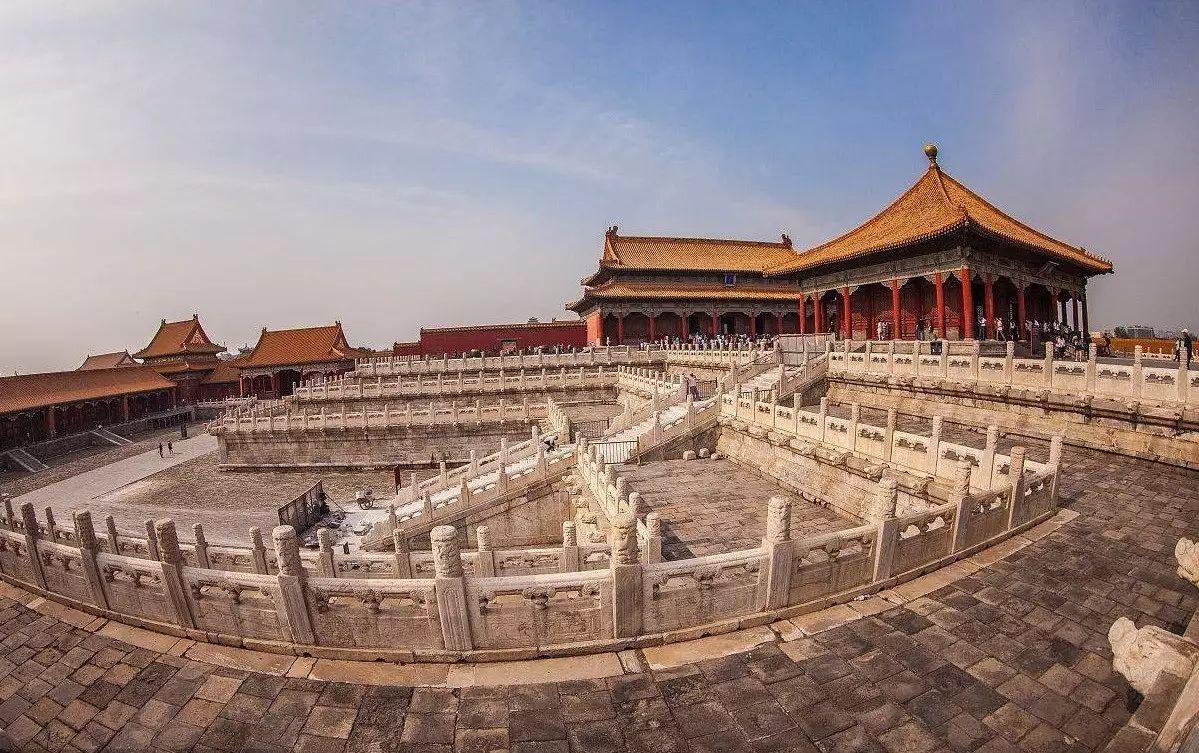 旧称为紫禁城,位于北京中轴线的中心,是中国古代宫廷建筑之精华