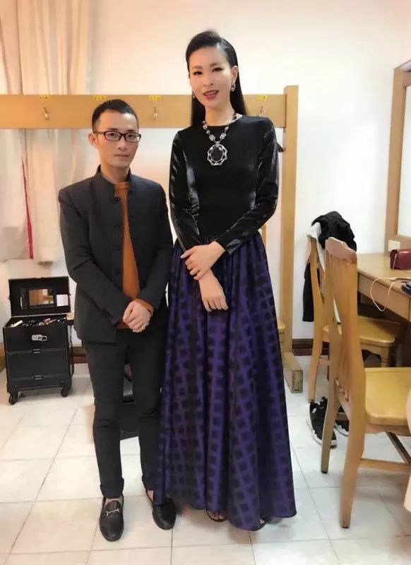 同时也得到了主办方,主持人【方丹琼】,歌手【曹芙嘉】等所有演职人员