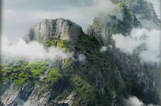 电视剧《三生三世十里桃花》剧照昆仑虚 昆仑山,又称昆仑虚,中国第一